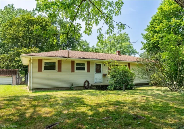 Photo 1 of Sale Pending at 7101 Pinecrest St Ne, Canton, OH 44721 | MLS# 5227807 | Listing updated on 2026-07-19