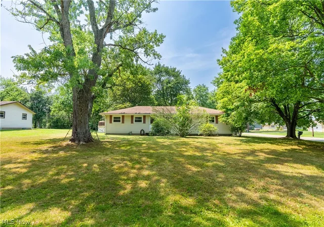Photo 2 of Sale Pending at 7101 Pinecrest St Ne, Canton, OH 44721 | MLS# 5227807 | Listing updated on 2026-07-19