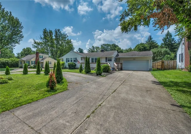 2nd image of 323 E Beech St, Alliance, OH 44601 | MLS# 5228003