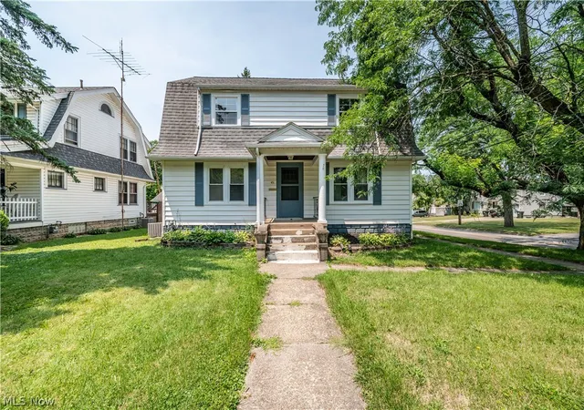 Photo 1 of Sale Pending at 451 Fairmount Ave Ne, Warren, OH 44483 | MLS# 5223528 | Listing updated on 2026-08-20