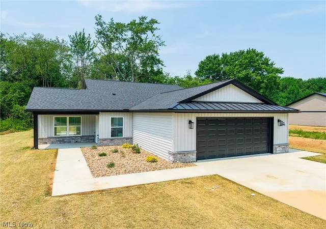 1st image of 1925 Candell Ave Sw, Massillon, OH 44646 | MLS# 5227550