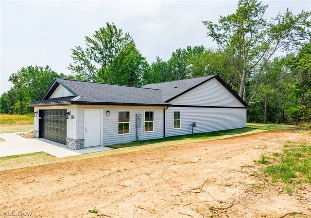 2nd image of 1925 Candell Ave Sw, Massillon, OH 44646 | MLS# 5227550