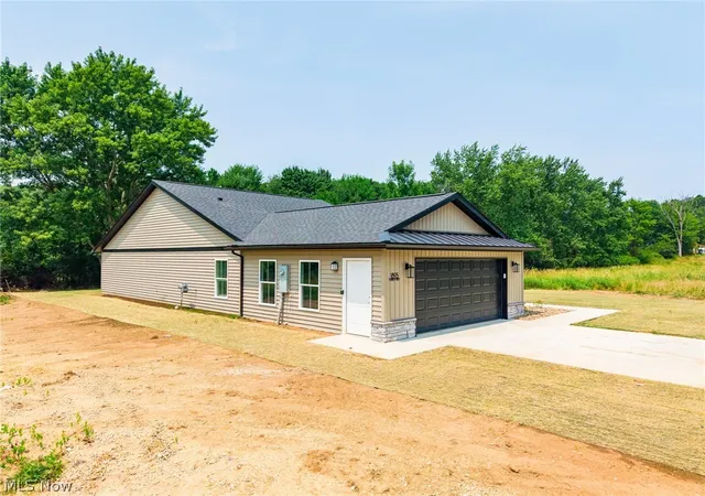 2nd image of 1895 Candell Ave Sw, Massillon, OH 44646 | MLS# 5227521