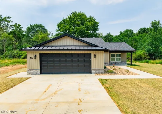 3rd image of 1895 Candell Ave Sw, Massillon, OH 44646 | MLS# 5227521