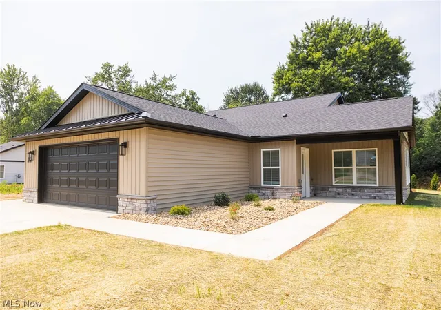 4th image of 1895 Candell Ave Sw, Massillon, OH 44646 | MLS# 5227521