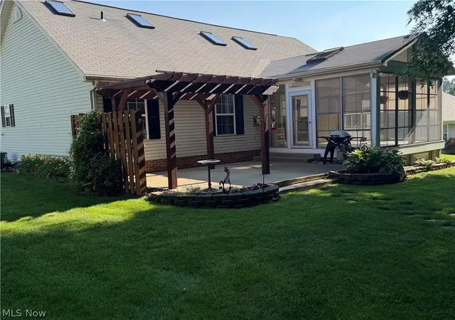 Homes for sale in Ravenna, OH | 3312 Pine Ridge Dr, Ravenna, OH 44266 | MLS# 5226694