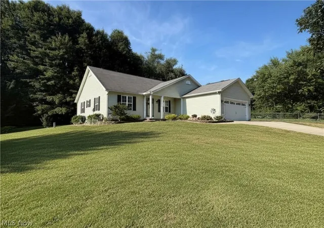 Homes for sale in Ravenna, OH | 3312 Pine Ridge Dr, Ravenna, OH 44266 | MLS# 5226694
