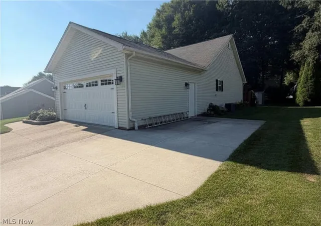 Homes for sale in Ravenna, OH | 3312 Pine Ridge Dr, Ravenna, OH 44266 | MLS# 5226694