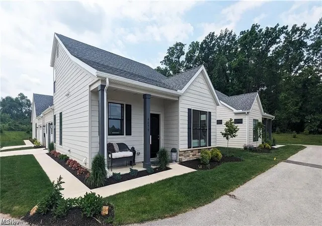 Homes for sale in Huron, OH | 5007 Coventry Cir, Huron, OH 44839 | MLS# 5228166