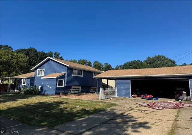 Photo 3 of Single family home for sale at 19219 Davinwood Dr, Cleveland, OH 44135 | MLS# 5228168 | Listing updated on 2026-08-17