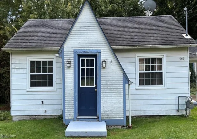 Homes for sale in East Liverpool, OH | 565 7th Ave, East Liverpool, OH 43920 | MLS# 5228186