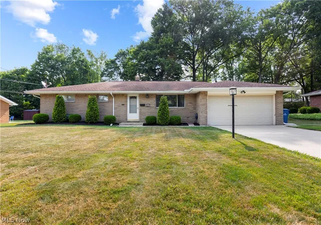 Homes for sale in North Olmsted, OH | 5139 Evergreen Dr, North Olmsted, OH 44070 | MLS# 5227868