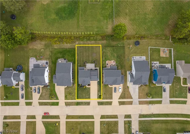 Homes for sale in North Ridgeville, OH | 8133 Ashford Cir, North Ridgeville, OH 44039 | MLS# 5228055