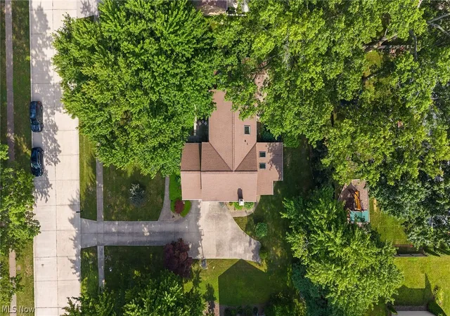 Photo 2 of Sale Pending at 32573 Schooner Ct, Avon Lake, OH 44012 | MLS# 5227711 | Listing updated on 2026-08-28