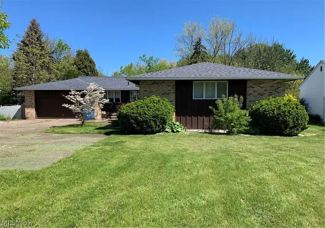 Homes for sale in Lorain, OH | 2520 W Skyline Dr, Lorain, OH 44053 | MLS# 5228116