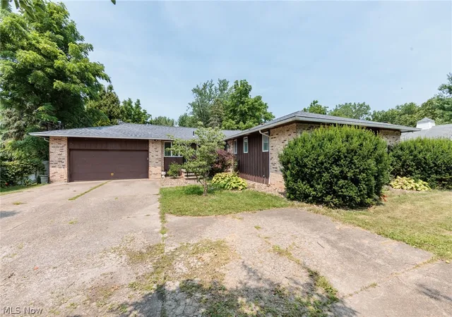 Homes for sale in Lorain, OH | 2520 W Skyline Dr, Lorain, OH 44053 | MLS# 5228116