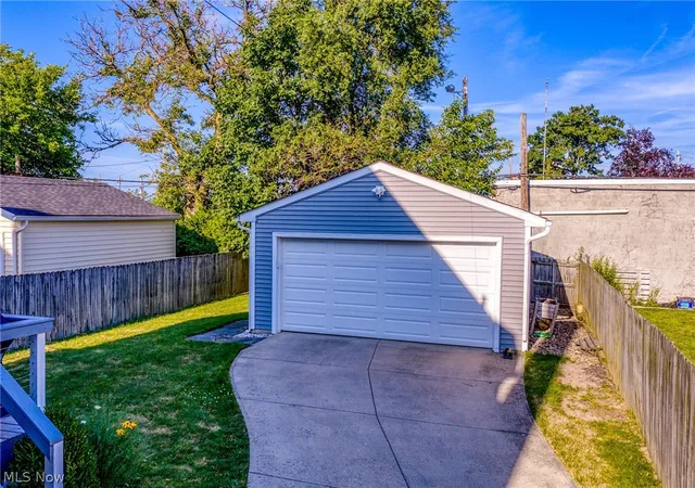 Photo 3 of Single family home for sale at 1373 Lakeland Ave, Lakewood, OH 44107 | MLS# 5225011 | Listing updated on 2026-07-20