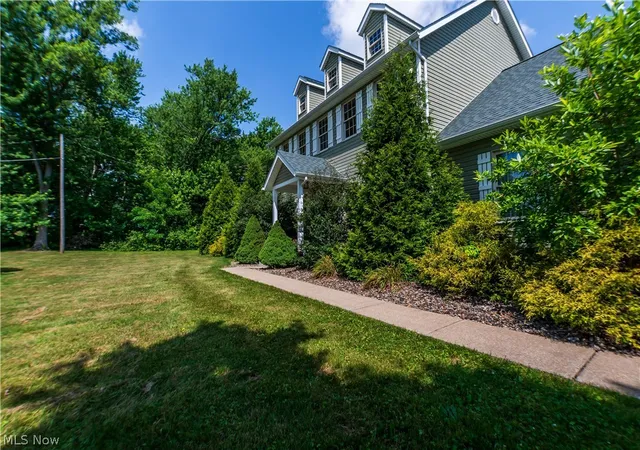 3rd image of 1807 Smith Kramer St Ne, Hartville, OH 44632 | MLS# 5227477