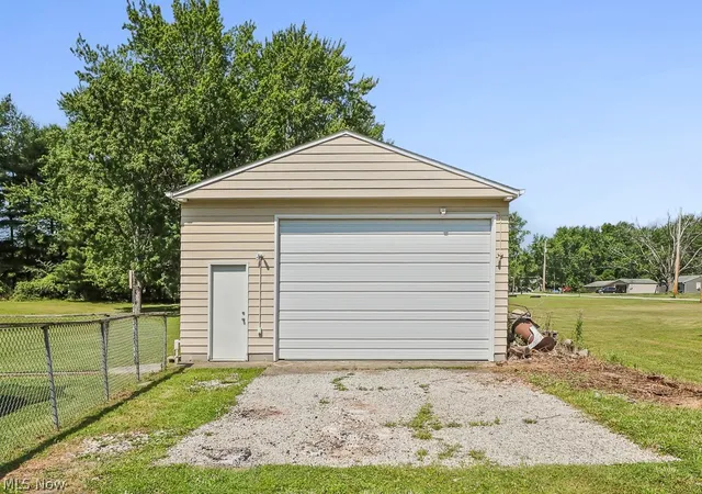 3rd image of 2074 Samuel Dr, Brunswick, OH 44212 | MLS# 5227608