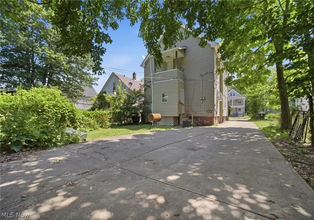 Listing Photo 5 - Condo for sale in building located at 3040 E 126th St, Cleveland, OH 44120