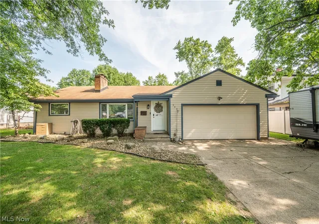 2nd image of 3832 Edinburgh Dr, Austintown, OH 44511 | MLS# 5227613