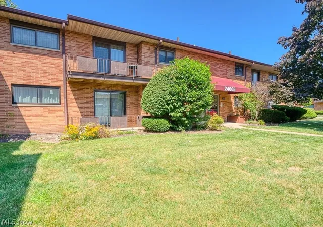 Homes for sale in North Olmsted, OH | 24665 Clareshire Dr, North Olmsted, OH 44070 | MLS# 5227340