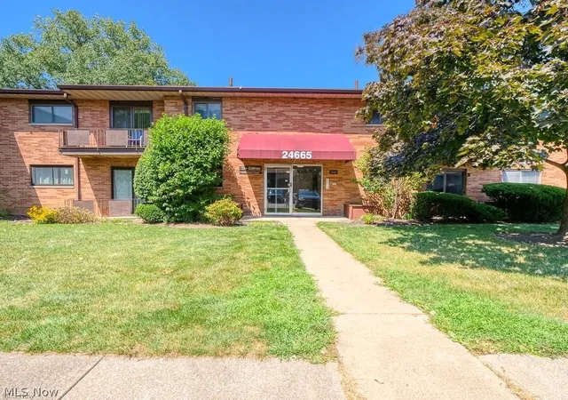 Homes for sale in North Olmsted, OH | 24665 Clareshire Dr, North Olmsted, OH 44070 | MLS# 5227340