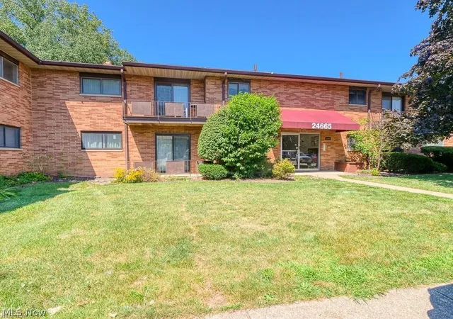 Homes for sale in North Olmsted, OH | 24665 Clareshire Dr, North Olmsted, OH 44070 | MLS# 5227340