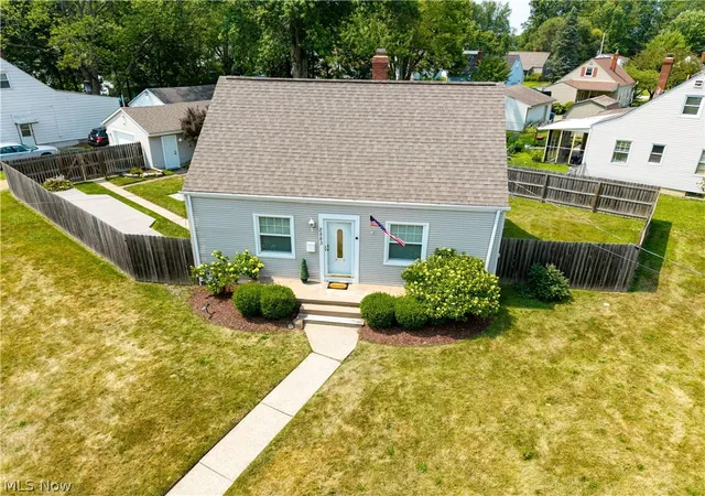 Homes for sale in Lorain, OH | 2583 E 38th St, Lorain, OH 44055 | MLS# 5226316