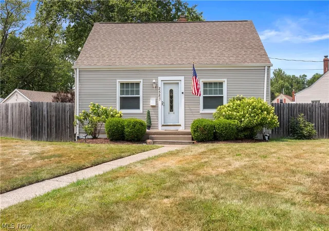 Homes for sale in Lorain, OH | 2583 E 38th St, Lorain, OH 44055 | MLS# 5226316