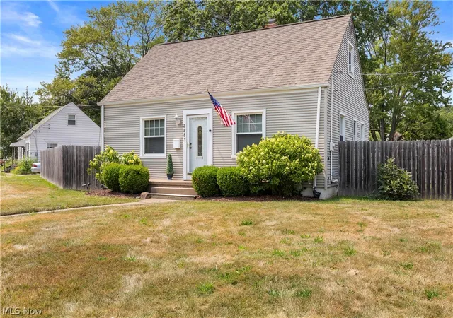 Homes for sale in Lorain, OH | 2583 E 38Th St, Lorain, OH 44055 | MLS# 5226316