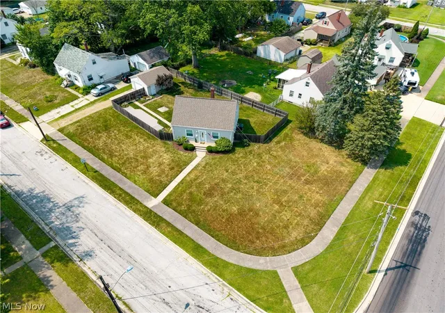 Homes for sale in Lorain, OH | 2583 E 38Th St, Lorain, OH 44055 | MLS# 5226316
