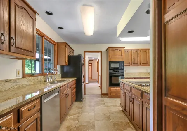 2nd image of 11785 Arbor Glen Dr, Chardon, OH 44024 | MLS# 5227965