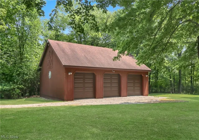 Photo 4 of Single family home for sale at 11785 Arbor Glen Dr, Chardon, OH 44024 | MLS# 5227965 | Listing updated on 2026-09-25