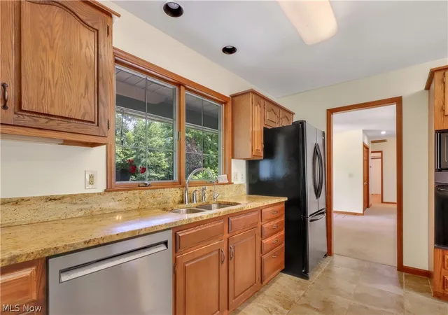 3rd image of 11785 Arbor Glen Dr, Chardon, OH 44024 | MLS# 5227965