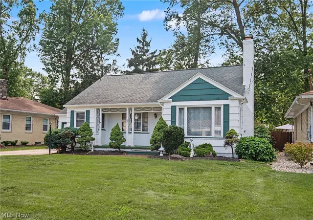 2nd image of 631 Adelaide Ave Ne, Warren, OH 44483 | MLS# 5228398