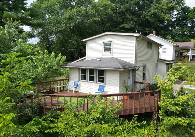 2nd image of 713 Grace Ave, Coshocton, OH 43812 | MLS# 5228415