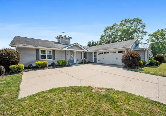 Homes for sale in Aurora, OH | 1280 Surfside Cir, Aurora, OH 44202 | MLS# 5227178