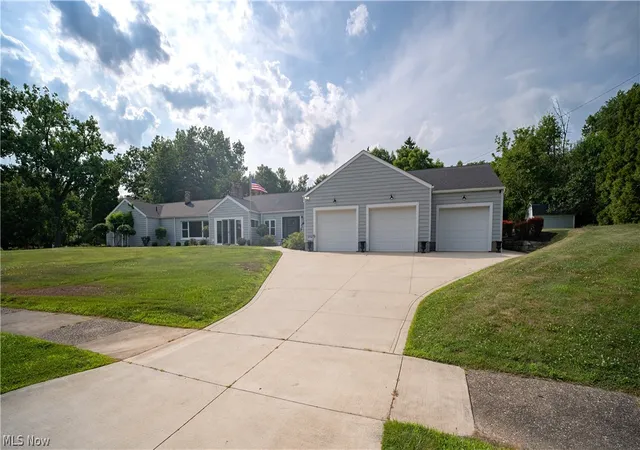 Photo 1 of Single family home for sale at 3130 Silver Lake Blvd, Silver Lake, OH 44224 | MLS# 5228074 | Listing updated on 2026-08-27