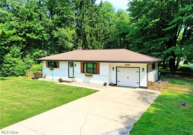 Homes for sale in Newton Falls, OH | 4790 Scott St, Newton Falls, OH 44444 | MLS# 5228347