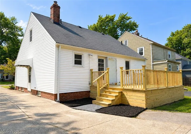 Photo 2 of Sale Pending at 1199 Mayfield Ridge Rd, Cleveland, OH 44124 | MLS# 5228471 | Listing updated on 2026-08-24
