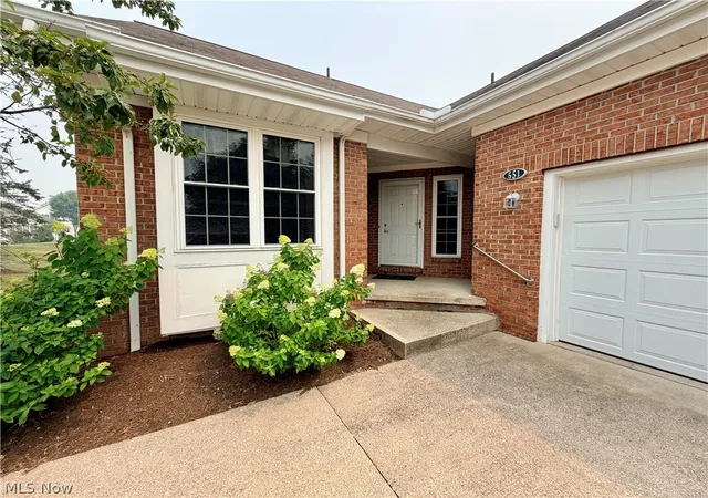 Homes for sale in Aurora, OH | 551 Daleview Dr, Aurora, OH 44202 | MLS# 5226297
