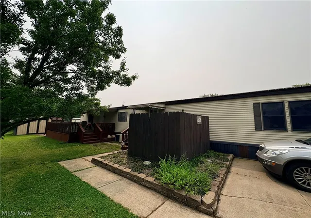 Photo 3 of Single family home for sale at 604 Sugar Pines Dr, Warren, OH 44481 | MLS# 5228256 | Listing updated on 2026-07-17