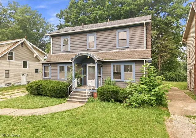 Photo 3 of Single family home for sale at 3016 Hudson Ave, Youngstown, OH 44511 | MLS# 5228481 | Listing updated on 2026-07-20