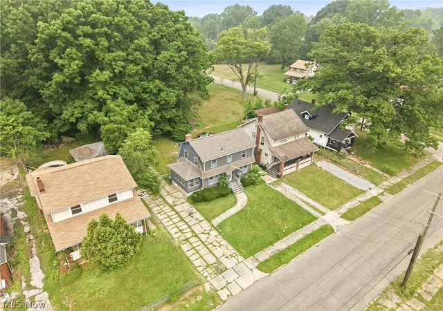 Photo 3 of Single family home for sale at 3016 Hudson Ave, Youngstown, OH 44511 | MLS# 5228481 | Listing updated on 2026-07-20