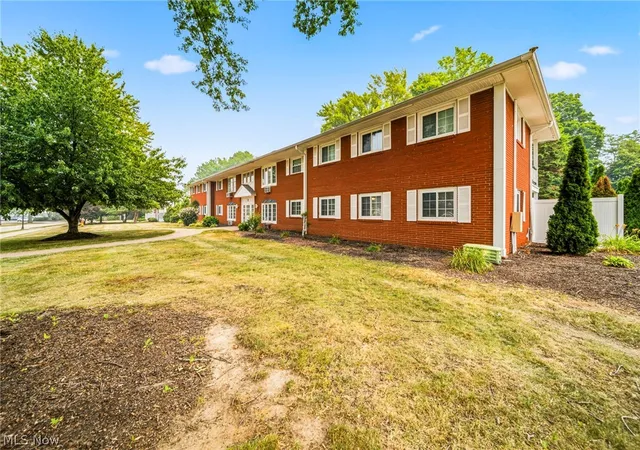 2nd image of 2 Meadowlawn Dr, Mentor, OH 44060