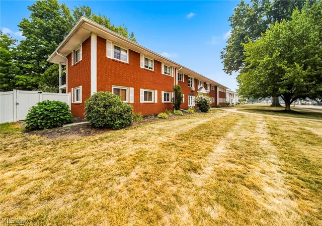 3rd image of 2 Meadowlawn Dr, Mentor, OH 44060