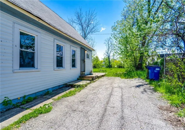 Homes for sale in Cleveland, OH | 12937 Erwin Ave, Cleveland, OH 44135 | MLS# 5228393