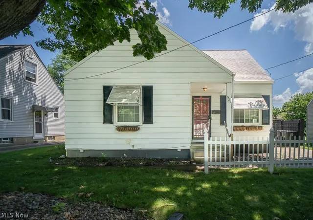 2nd image of 1853 Evergreen Ave, Akron, OH 44301 | MLS# 5228532