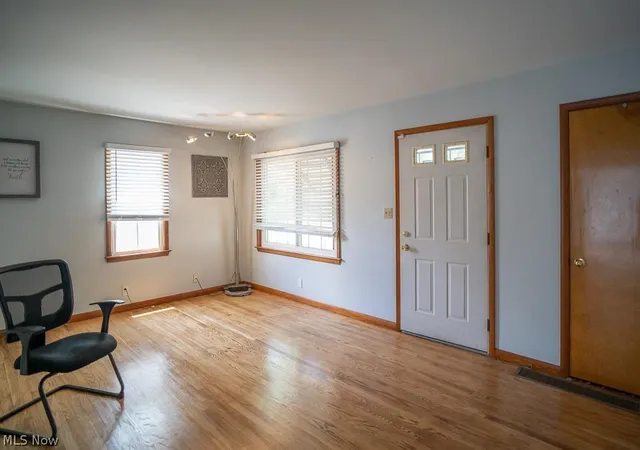 3rd image of 1853 Evergreen Ave, Akron, OH 44301 | MLS# 5228532